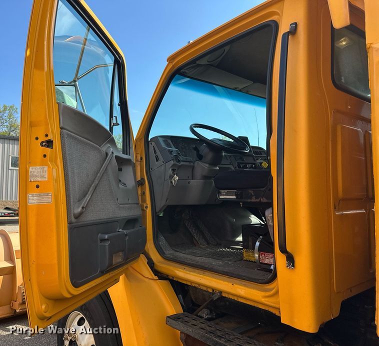 image for item EB2521 1998 Ford L8501 dump truck