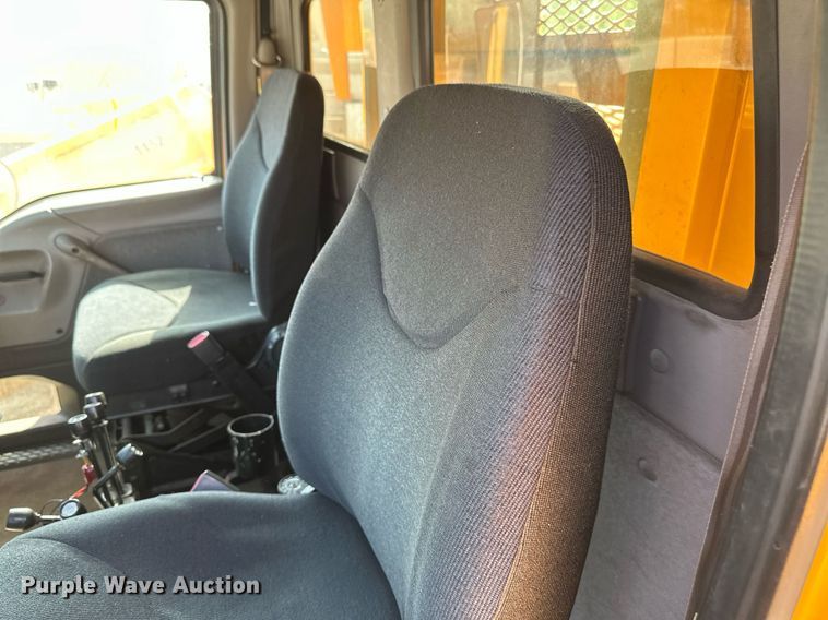 image for item EB2521 1998 Ford L8501 dump truck