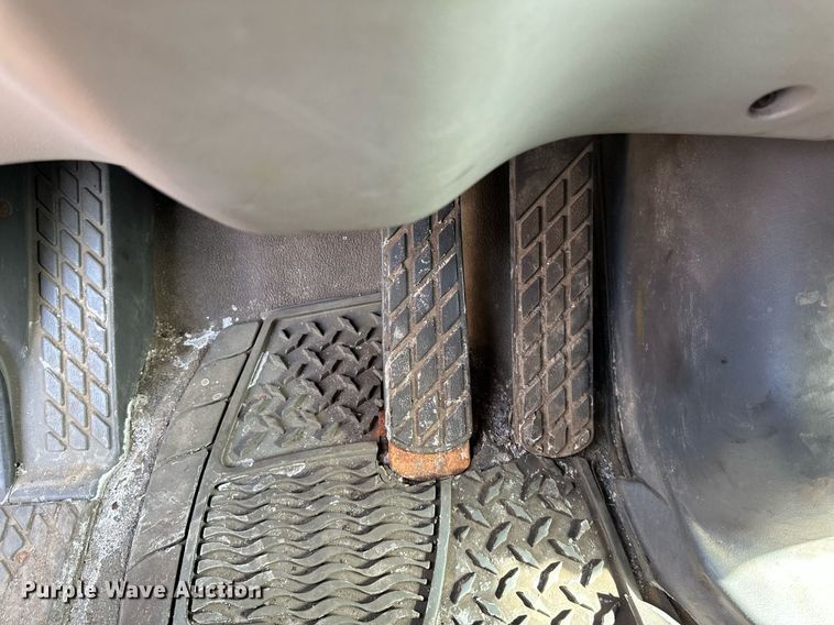 image for item EB2521 1998 Ford L8501 dump truck