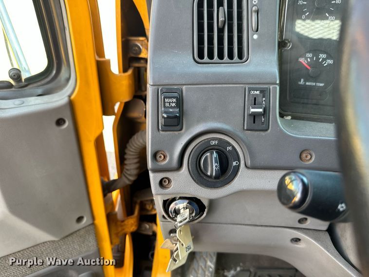 image for item EB2521 1998 Ford L8501 dump truck