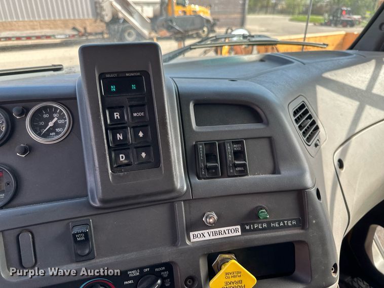 image for item EB2521 1998 Ford L8501 dump truck