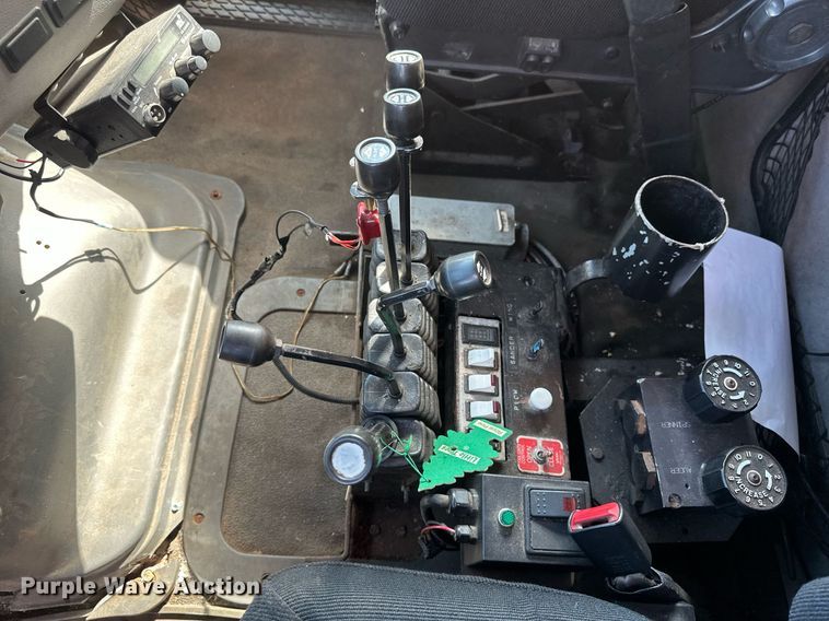 image for item EB2521 1998 Ford L8501 dump truck