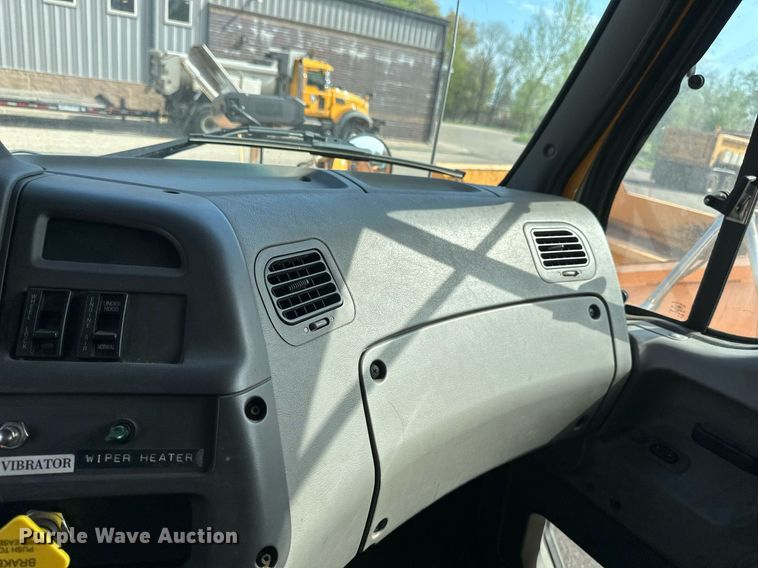 image for item EB2521 1998 Ford L8501 dump truck