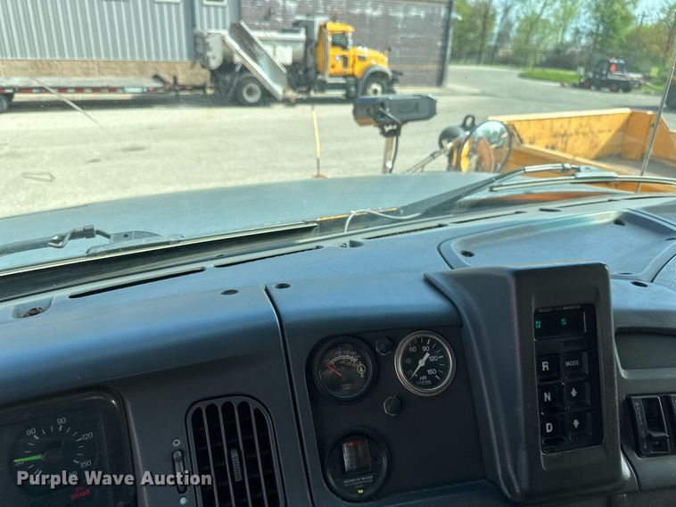 image for item EB2521 1998 Ford L8501 dump truck