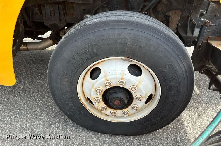 image for item EB2521 1998 Ford L8501 dump truck