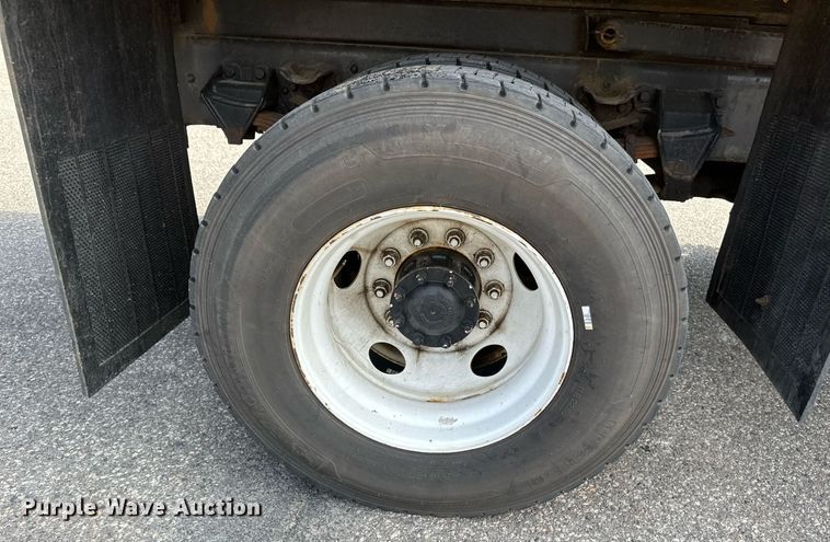 image for item EB2521 1998 Ford L8501 dump truck