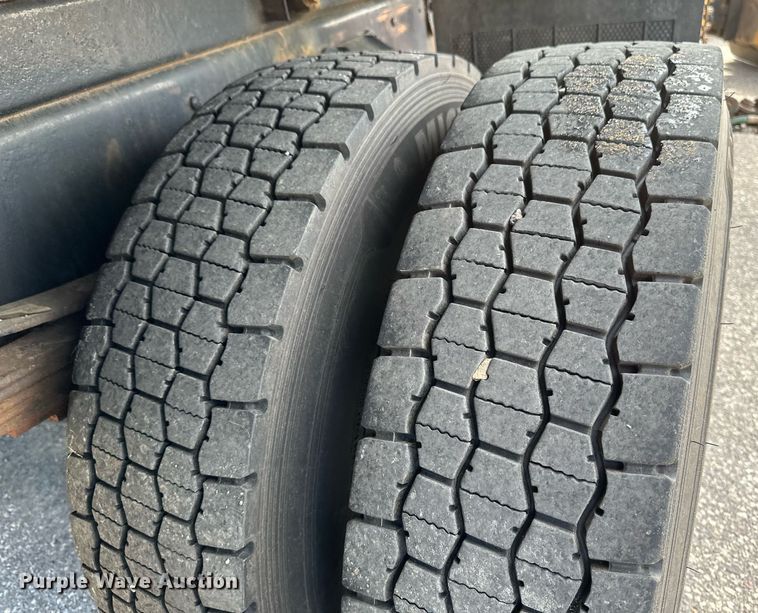 image for item EB2521 1998 Ford L8501 dump truck