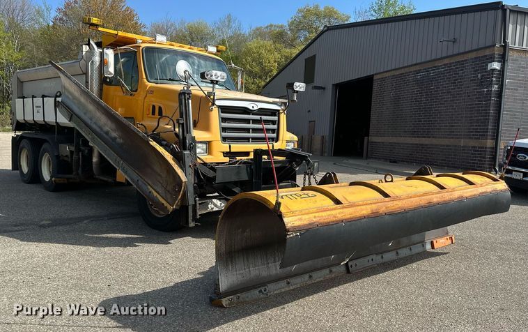 image for item EB2522 2000 Sterling L9511 dump truck