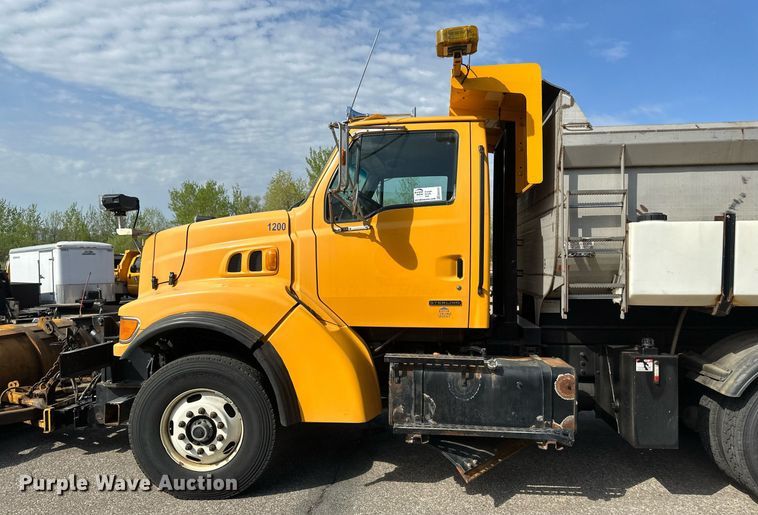 image for item EB2522 2000 Sterling L9511 dump truck