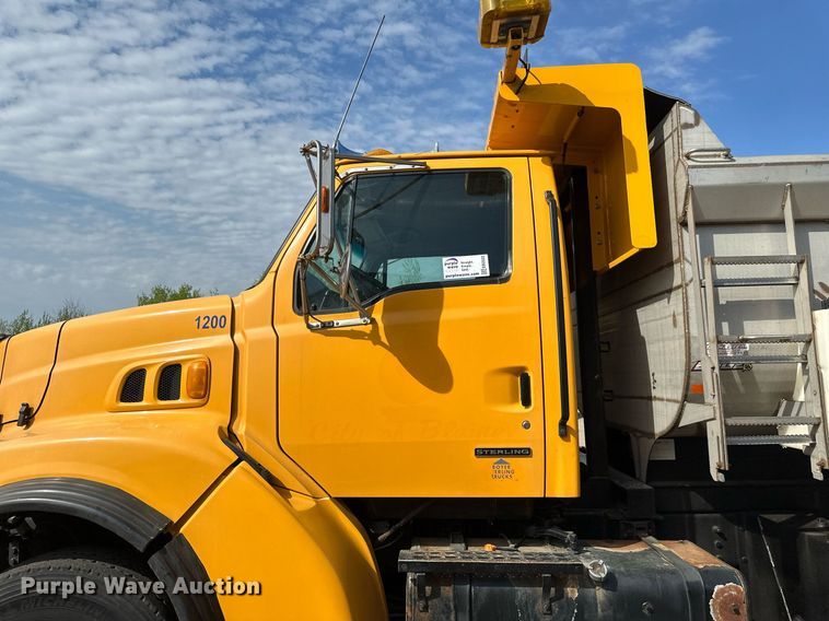 image for item EB2522 2000 Sterling L9511 dump truck