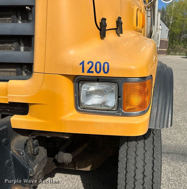 image for item EB2522 2000 Sterling L9511 dump truck