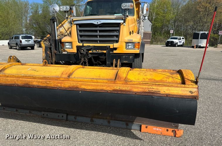 image for item EB2522 2000 Sterling L9511 dump truck