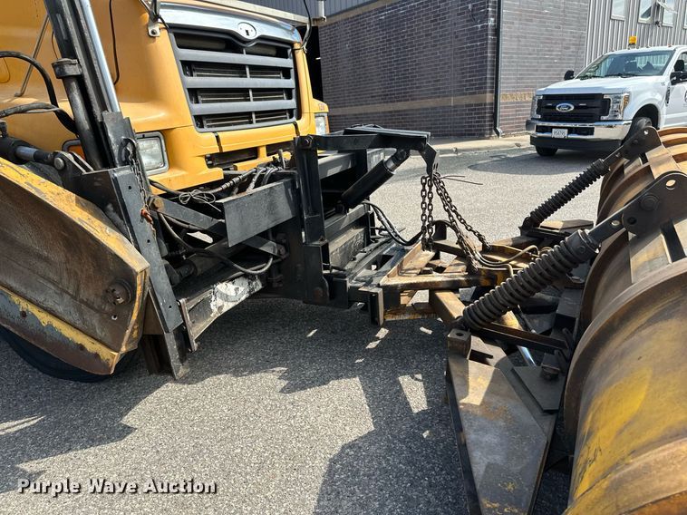 image for item EB2522 2000 Sterling L9511 dump truck