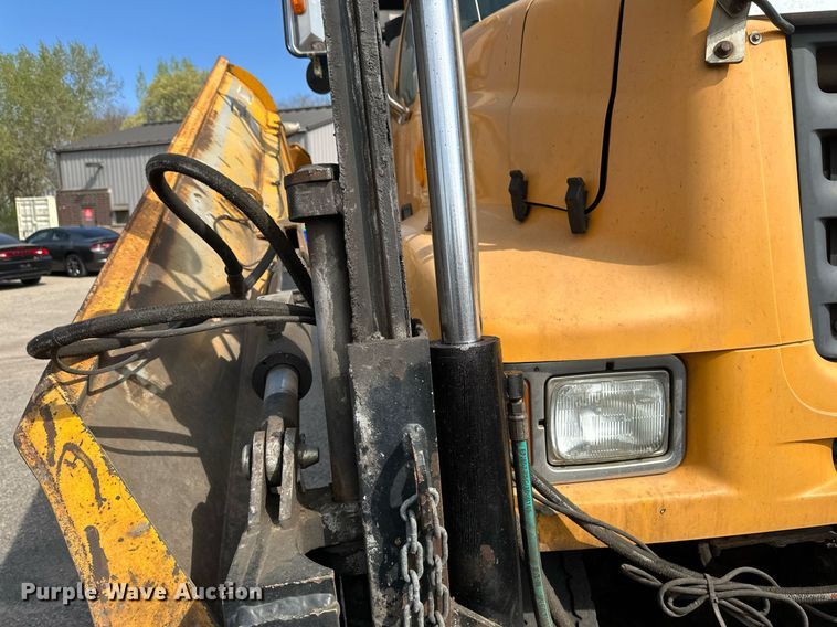 image for item EB2522 2000 Sterling L9511 dump truck