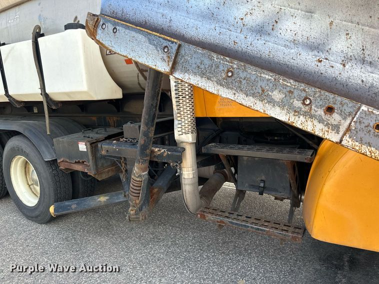 image for item EB2522 2000 Sterling L9511 dump truck