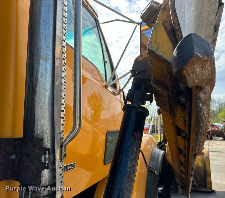 image for item EB2522 2000 Sterling L9511 dump truck