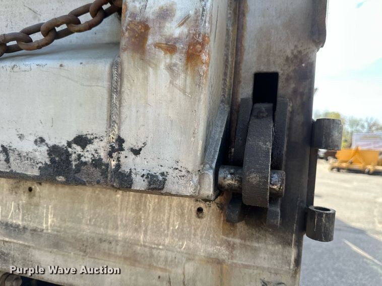 image for item EB2522 2000 Sterling L9511 dump truck