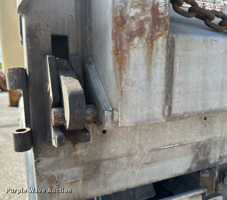 image for item EB2522 2000 Sterling L9511 dump truck