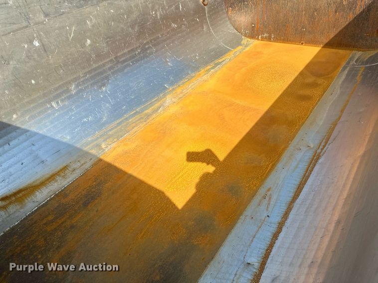 image for item EB2522 2000 Sterling L9511 dump truck