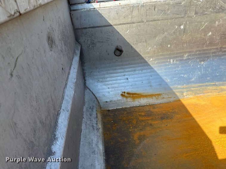 image for item EB2522 2000 Sterling L9511 dump truck