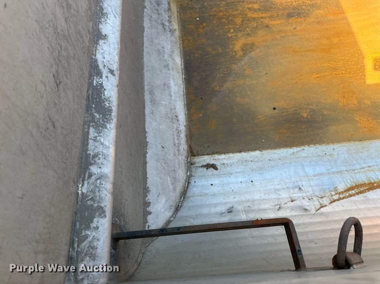 image for item EB2522 2000 Sterling L9511 dump truck