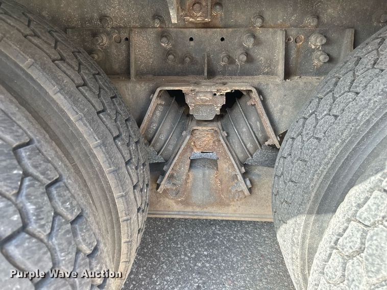 image for item EB2522 2000 Sterling L9511 dump truck