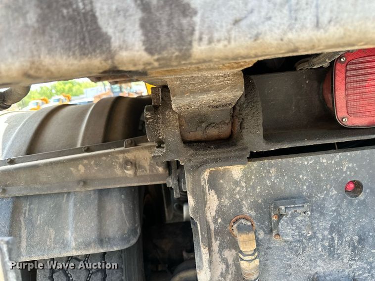 image for item EB2522 2000 Sterling L9511 dump truck