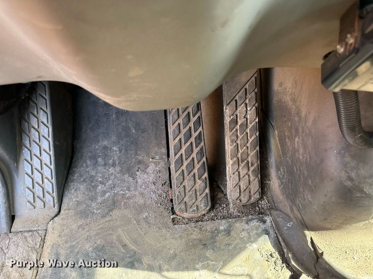 image for item EB2522 2000 Sterling L9511 dump truck