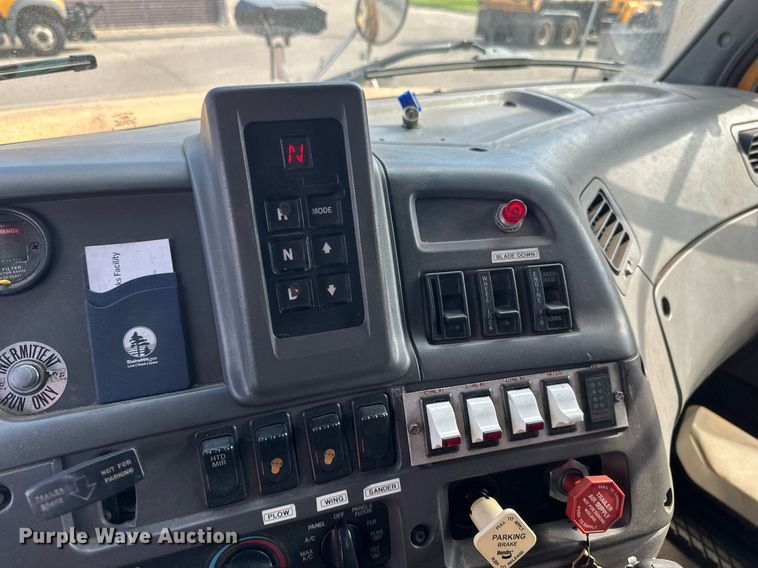 image for item EB2522 2000 Sterling L9511 dump truck