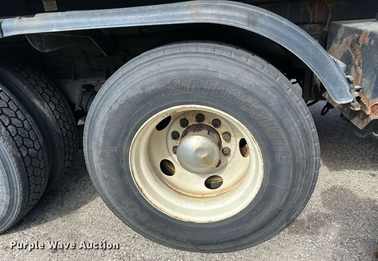 image for item EB2522 2000 Sterling L9511 dump truck