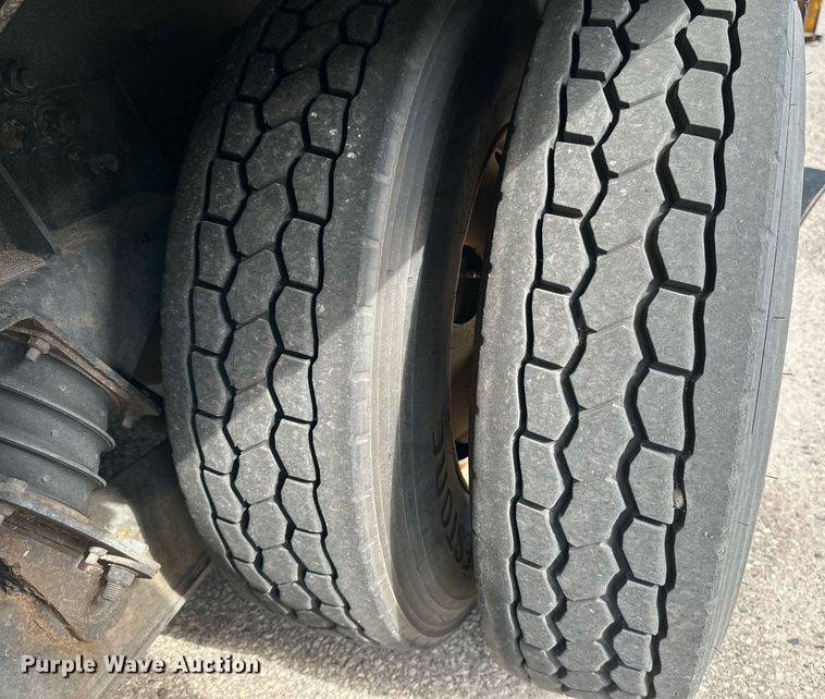 image for item EB2522 2000 Sterling L9511 dump truck