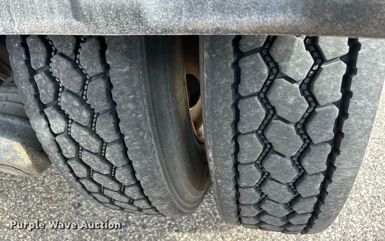 image for item EB2522 2000 Sterling L9511 dump truck