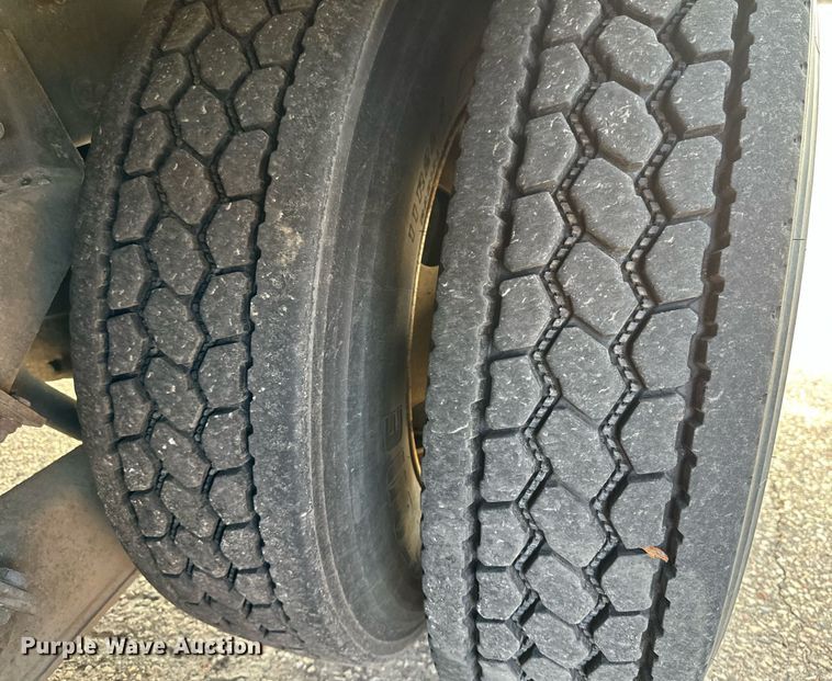 image for item EB2522 2000 Sterling L9511 dump truck