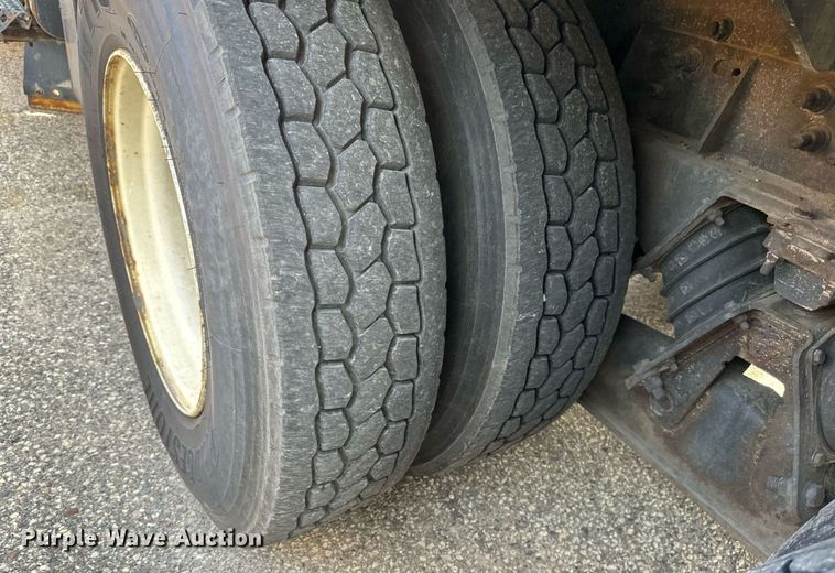 image for item EB2522 2000 Sterling L9511 dump truck