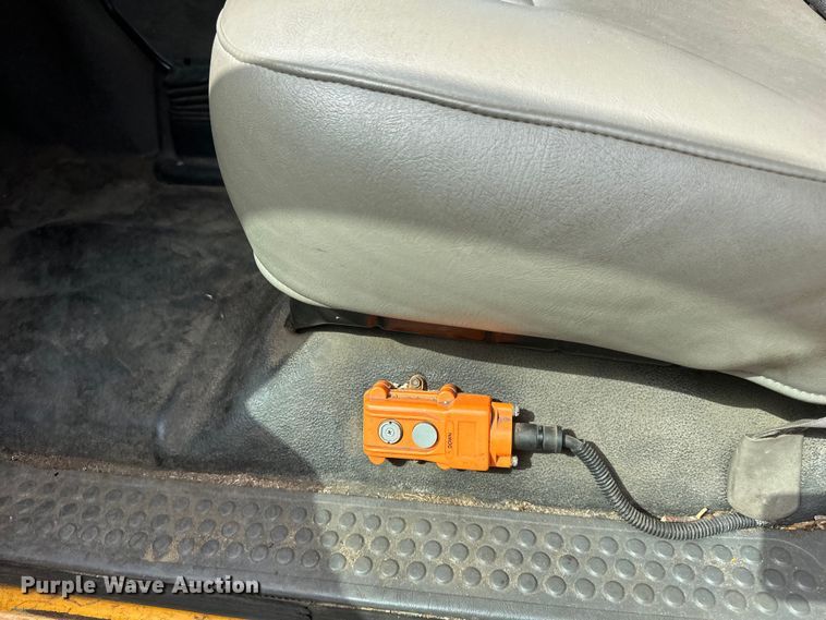 image for item EB2523 1999 Ford F450 Super Duty XL dump truck