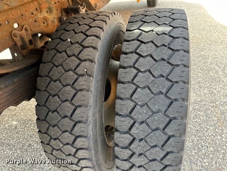 image for item EB2523 1999 Ford F450 Super Duty XL dump truck