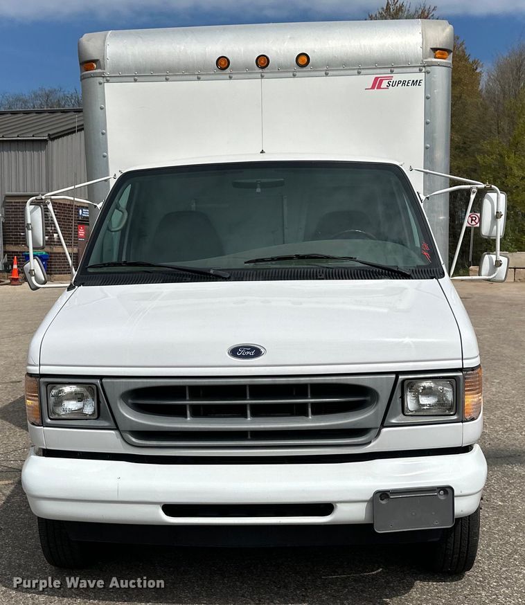 image for item EB2526 2001 Ford  E350 Super Duty delivery truck