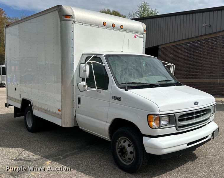image for item EB2526 2001 Ford  E350 Super Duty delivery truck