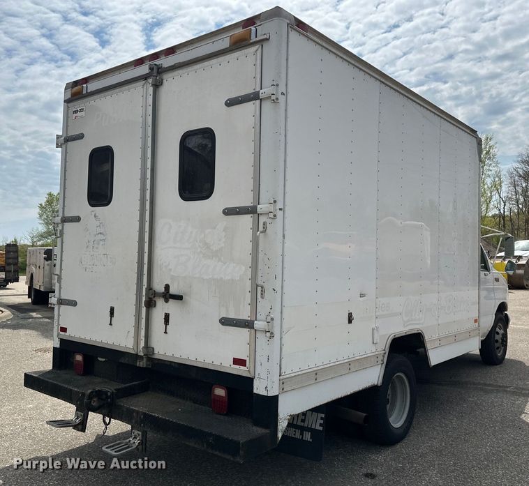 image for item EB2526 2001 Ford  E350 Super Duty delivery truck