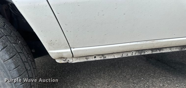 image for item EB2526 2001 Ford  E350 Super Duty delivery truck