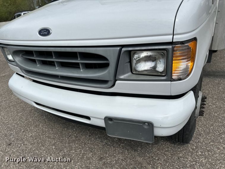 image for item EB2526 2001 Ford  E350 Super Duty delivery truck