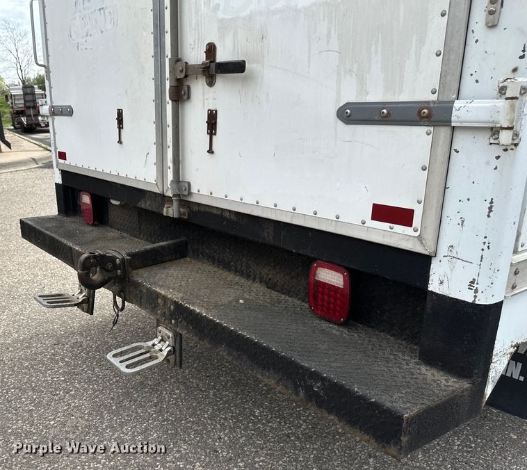 image for item EB2526 2001 Ford  E350 Super Duty delivery truck