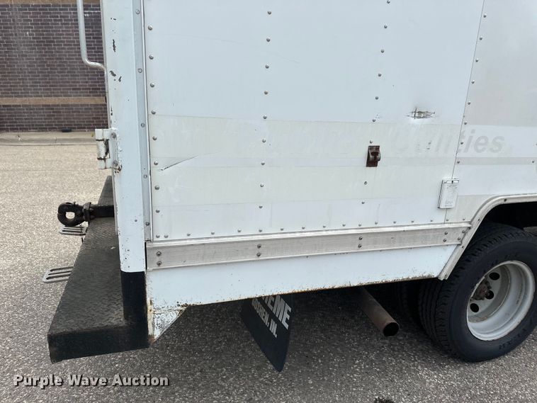 image for item EB2526 2001 Ford  E350 Super Duty delivery truck