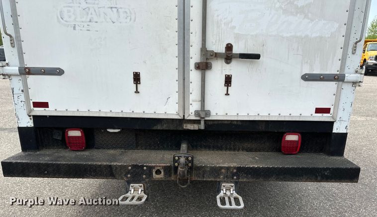 image for item EB2526 2001 Ford  E350 Super Duty delivery truck