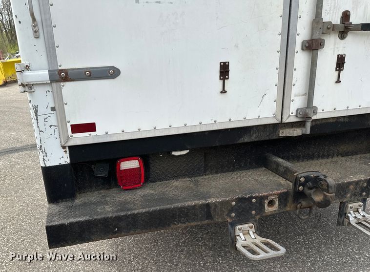 image for item EB2526 2001 Ford  E350 Super Duty delivery truck