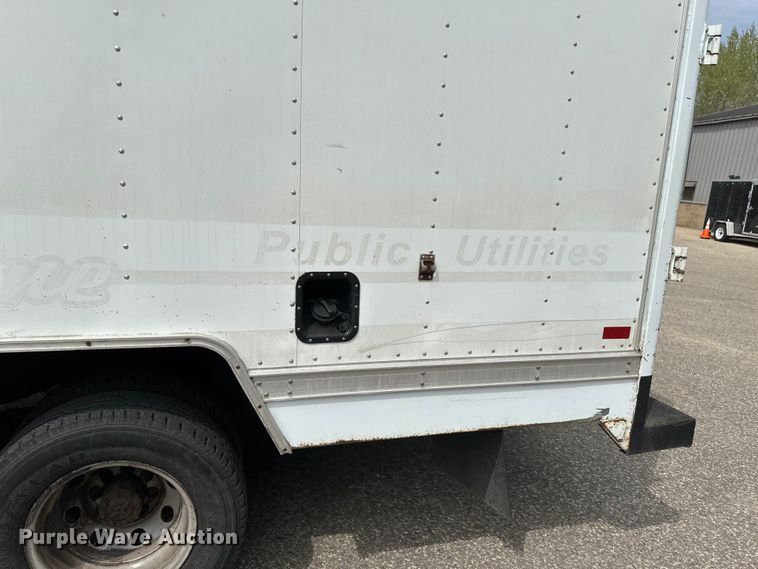 image for item EB2526 2001 Ford  E350 Super Duty delivery truck