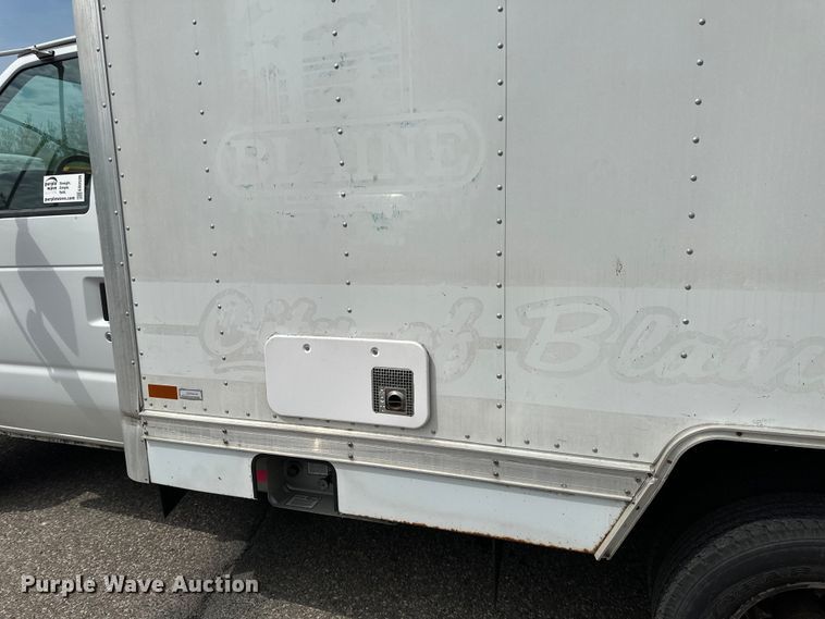 image for item EB2526 2001 Ford  E350 Super Duty delivery truck