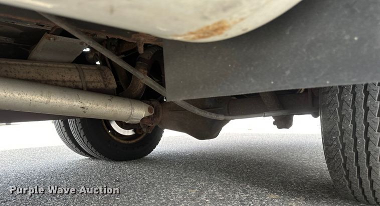 image for item EB2526 2001 Ford  E350 Super Duty delivery truck