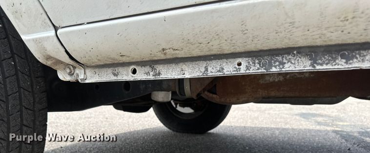 image for item EB2526 2001 Ford  E350 Super Duty delivery truck