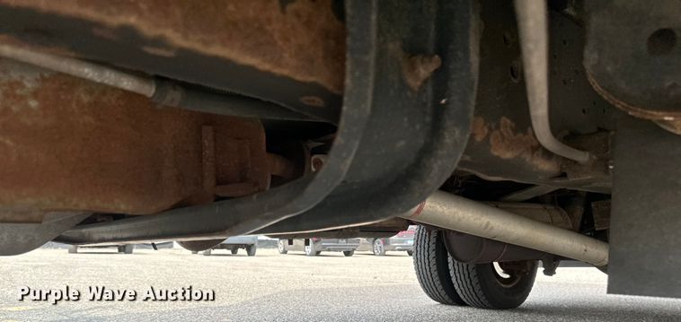 image for item EB2526 2001 Ford  E350 Super Duty delivery truck